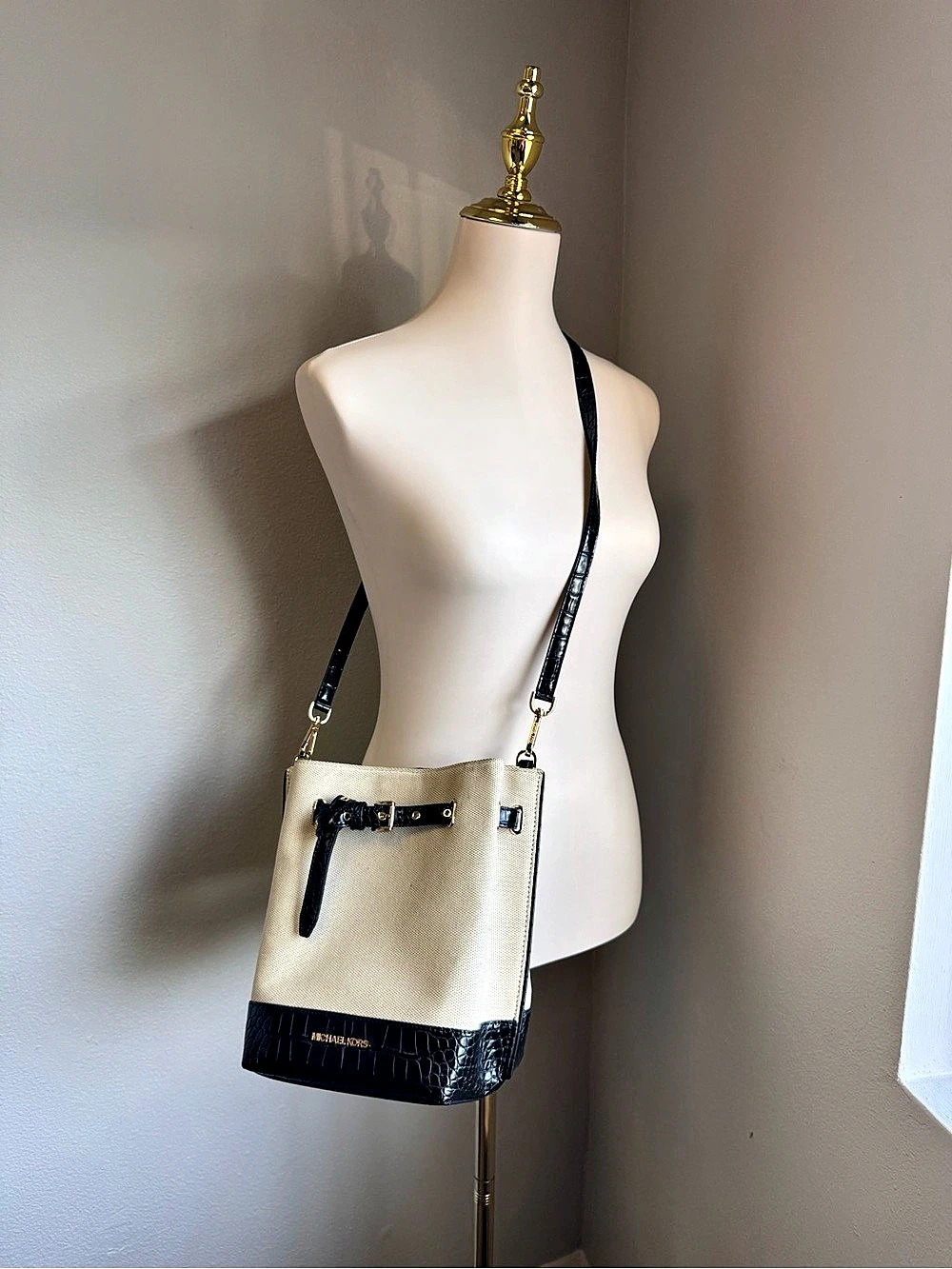 Michael Kors Crossbody Bucket Bag Black & Cream